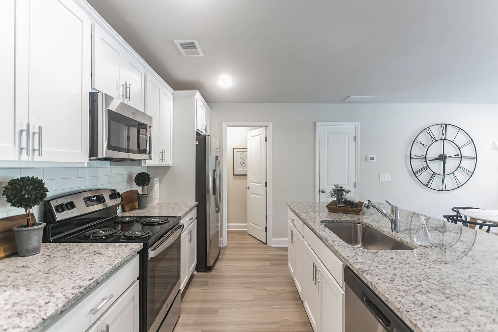 luxury kitchen at morgan park townhome apartments in lawrenceville